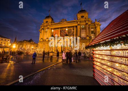 Zagabria Avvento di notte al Croato Teatro Nazionale Foto Stock