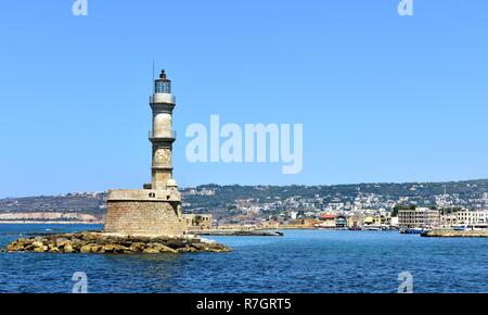 Chania, Creta - 5° luglio 2018:il faro veneziano custodisce il porto di Chania Foto Stock