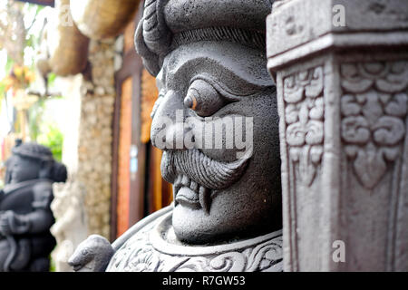 Statua di Pura Tirta Empul temple, Bali, Indonesia Foto Stock