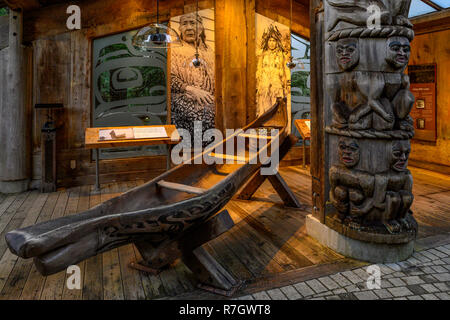 Kia'Palano Prime Nazioni presentano, il Ponte Sospeso di Capilano Park, North Vancouver, British Columbia, Canada Foto Stock