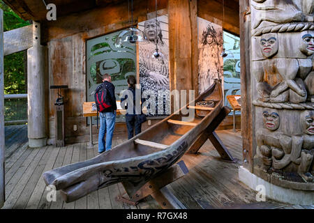 Kia'Palano Prime Nazioni presentano, il Ponte Sospeso di Capilano Park, North Vancouver, British Columbia, Canada Foto Stock