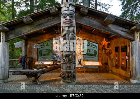 Kia'Palano Prime Nazioni presentano, il Ponte Sospeso di Capilano Park, North Vancouver, British Columbia, Canada Foto Stock