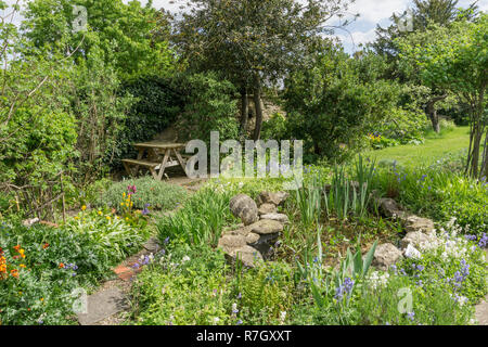 Il fiore walled garden in estate presso il Cowper e Newton museo, Olney, Buckinghamshire, UK Foto Stock