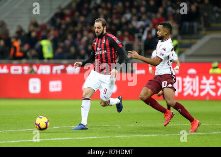 Milano, Italia. 9 dicembre, 2018. Gonzalo Higuain del Milan in azione durante la serie di una partita di calcio tra AC Milano e Torino FC. Credito: Marco Canoniero/Alamy Live News Foto Stock