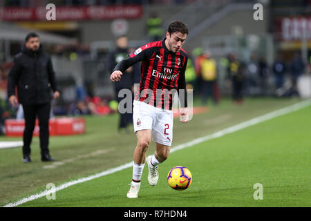 Milano, Italia. 9 dicembre, 2018. Davide Calabria del Milan in azione durante la serie di una partita di calcio tra AC Milano e Torino FC. Credito: Marco Canoniero/Alamy Live News Foto Stock