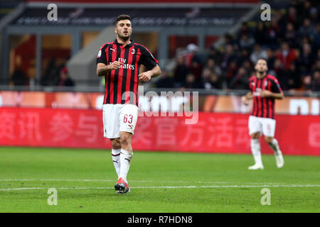 Milano, Italia. 9 dicembre, 2018. Patrick Cutrone del Milan in azione durante la serie di una partita di calcio tra AC Milano e Torino FC. Credito: Marco Canoniero/Alamy Live News Foto Stock