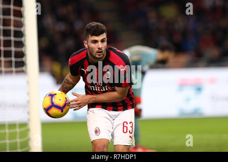 Milano, Italia. 9 dicembre, 2018. Patrick Cutrone di AC Milano durante la serie di una partita di calcio tra AC Milano e Torino FC. Credito: Marco Canoniero/Alamy Live News Foto Stock