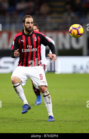Milano, Italia. 9 dicembre, 2018. Gonzalo Higuain del Milan in azione durante la serie di una partita di calcio tra AC Milano e Torino FC. Credito: Marco Canoniero/Alamy Live News Foto Stock