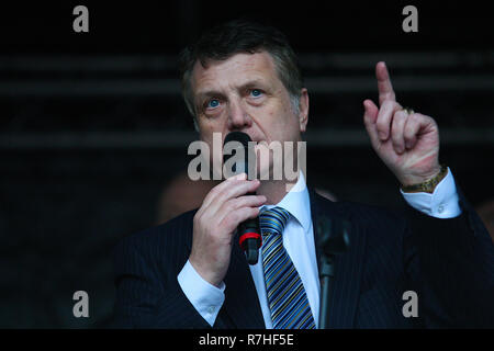 Londra, Regno Unito. 09Dec, 2018. Gerard Batten e Tommy Robinson si uniscono sul Brexit tradito Rally organizzato da UKIP a Londra Credito: Rupert Rivett/Alamy Live News Foto Stock