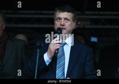 Londra, Regno Unito. 09Dec, 2018. Gerard Batten e Tommy Robinson si uniscono sul Brexit tradito Rally organizzato da UKIP a Londra Credito: Rupert Rivett/Alamy Live News Foto Stock