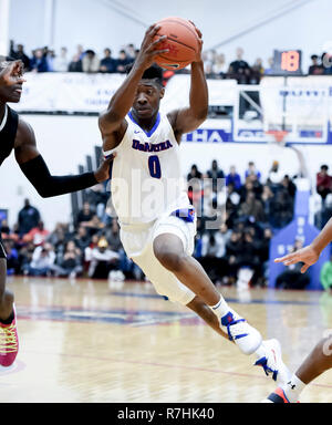 Hyattsville, Maryland, Stati Uniti d'America. L'8 dicembre, 2018. 9 dicembre 2018: DeMatha junior Earl Timberlake junior rigidi per il cestello durante il salvataggio ARS Rooter Hoopfest nazionale a DeMatha High School di Hyattsville, Maryland il 9 dicembre 2018. In azione tra a livello nazionale si è classificato i pesi massimi. #1 Montverde sconfitto #11 San Paolo VI 57-50 e #2 IMG Academy sconfitto #6 DeMatha 73-67 Scott Serio/Eclipse Sportswire/CSM/Alamy Live News Foto Stock