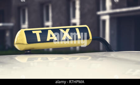 Close-up di tedesco con Taxi segno a Berlino, Germania Foto Stock