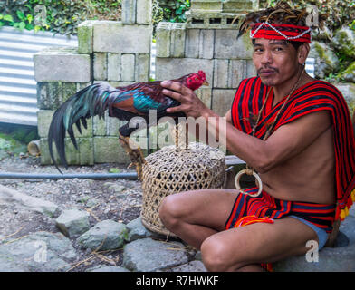 Ritratto di un uomo della minoranza Ifugao a Banaue nelle Filippine Foto Stock