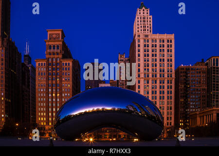 Chicago's Bean al crepuscolo Foto Stock