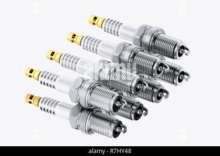 Parti di ricambio candele su sfondo bianco per auto e moto Foto Stock