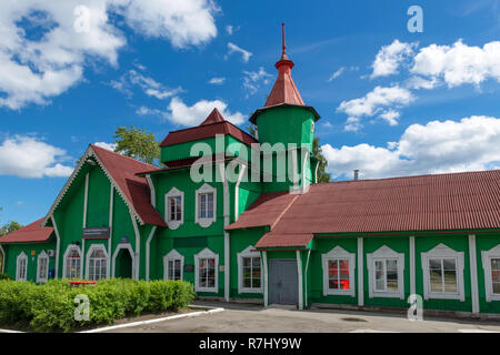 MEDVEZHYA GORA, Russia - 23 giugno 2018:alla vecchia stazione ferroviaria edificio di Medvezhyegorsk. L'edificio della stazione è stata costruita nel 1916, quando i primi treni b Foto Stock