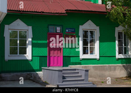 MEDVEZHYA GORA, Russia - 23 giugno 2018:alla vecchia stazione ferroviaria edificio di Medvezhyegorsk. L'edificio della stazione è stata costruita nel 1916, quando i primi treni b Foto Stock