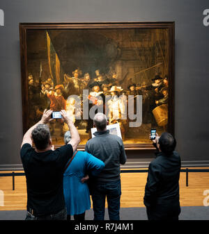 La ronda di notte la pittura di Rembrandt van Rijn presso il Rijksmuseum di Amsterdam, Paesi Bassi Foto Stock