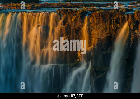 Victoria Falls in bel tramonto idillio Foto Stock