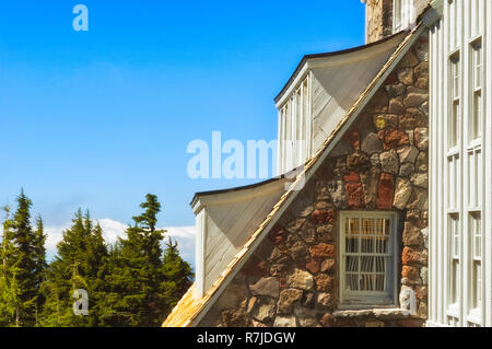 Governo Camp, Oregon, Stati Uniti d'America - 28 agosto 2008: Timberline Lodge costruito alla fine degli anni trenta è ci una pietra miliare storica nazionale su Mt. Cappa in Mt. Il cofano Foto Stock