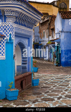 Il Marocco, Chefchaouen, città blu, Medina, Plaza El Hauta square, alimentazione idrica pubblica fontana Foto Stock