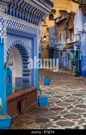 Il Marocco, Chefchaouen, città blu, Medina, Plaza El Hauta square, alimentazione idrica pubblica fontana Foto Stock