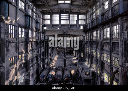 Fabbrica abbandonata, perduti Foto Stock