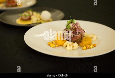 Gamberetti, sushi, piatti in vendita., presentazione presentazione de Il sushi comida saludable Foto Stock