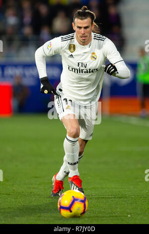 Huesca, Spagna. 09Dec, 2018. Balla di Real Madrid (11) durante il match LaLiga tra SD Huesca e Real Madrid a El Alcoraz. Credito: Daniel Marzo/Pacific Press/Alamy Live News Foto Stock