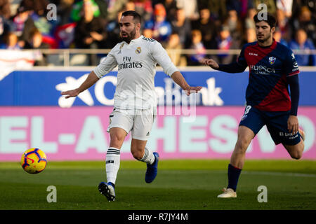 Huesca, Spagna. 09Dec, 2018. Carvajal del Real Madrid (2) durante il match LaLiga tra SD Huesca e Real Madrid a El Alcoraz. Credito: Daniel Marzo/Pacific Press/Alamy Live News Foto Stock