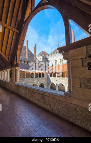 Palazzo dei Duchi di Braganza, Paço dos Duques de Bragança, Sito Patrimonio Mondiale dell'UNESCO, Guimarães, Regione Norte, Portogallo Foto Stock