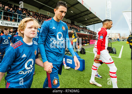 Emmen, Paesi Bassi 09 dicembre 2018 Calcio Eredivisie olandese: FC Emmen v Feyenoord Opkomst Feyenoord Foto Stock