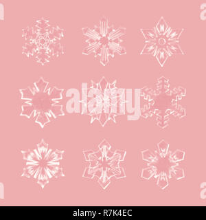 Realistico il Natale insieme a fiocchi di neve isolati su oro rosa sfondo. Il rendering 3D. Foto Stock