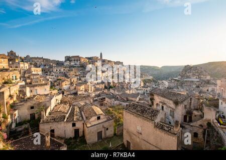 In Italia, Basilicata, Matera, Capitale Europea della Cultura nel 2019, il suo habitat troglodita o Sassi di Matera e le sue chiese rupestri sono elencati come patrimonio mondiale dall' UNESCO, Sasso Caveoso Foto Stock