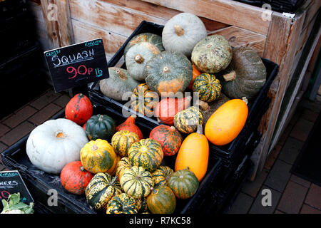 Fruttivendolo shop in deal città della contea del Kent REGNO UNITO Dicembre 2018 Foto Stock