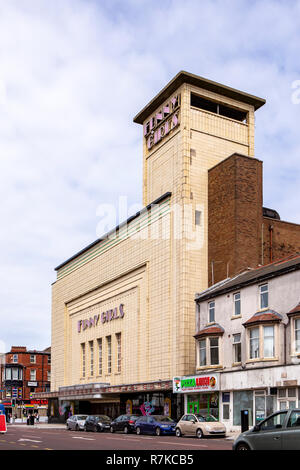 Ex cinema Odeon ora divertente ragazze Entertaiment in Blackpool Lancashire Regno Unito Foto Stock