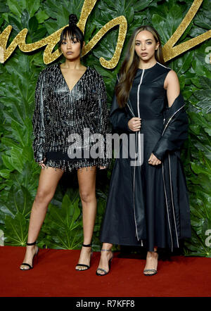 Foto deve essere accreditato ©Alpha premere 079965 10/12/2018 Leigh Anne Pinnock e Jade Thirwall poco mescolare il Fashion Awards 2018 Royal Albert Hall di Londra Foto Stock