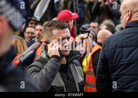 Londra, Regno Unito. Decimo Dec, 2018. Tommy Robinson visto al tradimento Brexit marzo.Migliaia marzo da the Dorchester Hotel di Whitehall nel centro di Londra per esigere che non vi è alcun tradimento oltre la Gran Bretagna è uscire dall'Unione europea. Credito: Lewis Inman SOPA/images/ZUMA filo/Alamy Live News Foto Stock