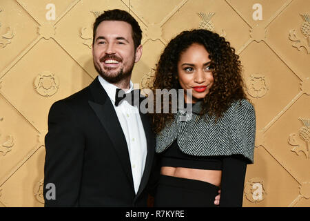 Londra, Regno Unito. 10 dic 2018. Martin Compston e Tianna Chanel Flynn Arrivers a Maria Regina di Scozia - premiere europeo ay Cineworld, Leicester Square il 10 dicembre 2018, Londra, Regno Unito. Credito: Picture Capital/Alamy Live News Credit: capitale dell'immagine/Alamy Live News Foto Stock