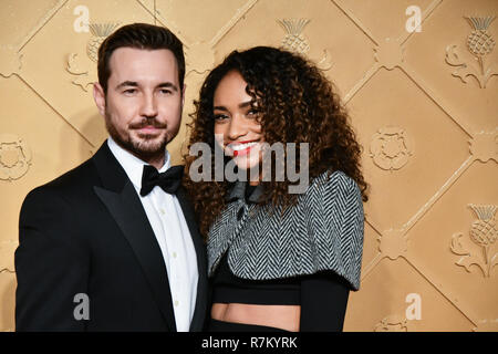 Londra, Regno Unito. 10 dic 2018. Martin Compston e Tianna Chanel Flynn Arrivers a Maria Regina di Scozia - premiere europeo ay Cineworld, Leicester Square il 10 dicembre 2018, Londra, Regno Unito. Credito: Picture Capital/Alamy Live News Credit: capitale dell'immagine/Alamy Live News Foto Stock