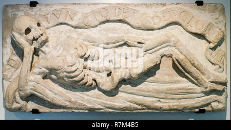 Frammento di un cenotafh (Musée d'Histoire de Marseille) Frammento di un cenotafh Foto Stock