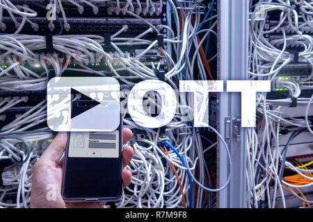 OTT, IPTV, video streaming su internet. Centro dati, sala server Foto Stock