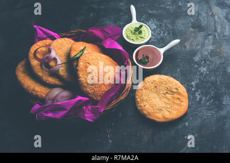 Shegaon o Kachori Rajasthani servita con chutney di verde e il ketchup Foto Stock