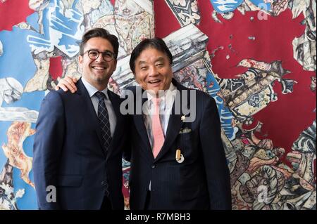 Francia, Marne, Reims, Arnaud Robinet e Takashi Kawamura, sindaci di Reims e Nagoya Foto Stock