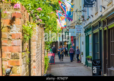 Vasca da bagno posto, Taunton, Somerset. Un affascinante stradina di cottages che ospita una varietà di negozi individuali Foto Stock