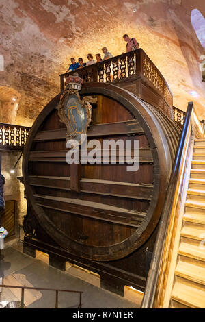 Il castello di Heidelberg, Heidelberg, presumibilmente più grande botte di vino nel mondo, Foto Stock