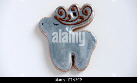 Biscotti di Natale, Bell, albero di Natale, panpepato isolati su sfondo bianco per la festa di Natale holiday cibo fatto in casa Foto Stock