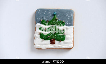 Biscotti di Natale, Bell, albero di Natale, panpepato isolati su sfondo bianco per la festa di Natale holiday cibo fatto in casa Foto Stock