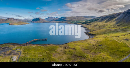 Paesaggio, Hvalfjordur, Islanda. Questa immagine viene girato utilizzando un drone. Foto Stock