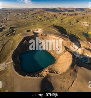 Il Krafla Viti cratere, il nord dell'Islanda. Questa immagine viene girato utilizzando un drone. Foto Stock